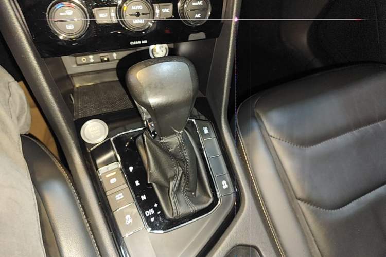 Used Volkswagen Tiguan L 2018 Revised Version 380TSI Automatic All-Wheel Drive Luxury Edition Gear Lever