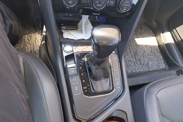 Used Volkswagen Tiguan L 2018 Revised Version 380TSI Automatic All-Wheel Drive Luxury Edition Gear Lever