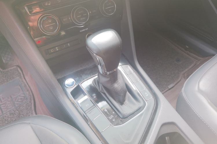 Used Volkswagen Tiguan L 2018 330TSI Automatic Two-Wheel Drive Luxury Edition Gear Lever