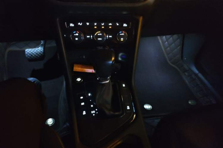 Used Volkswagen Tiguan L 2018 380TSI Automatic All-Wheel Drive Luxury Edition Gear Lever