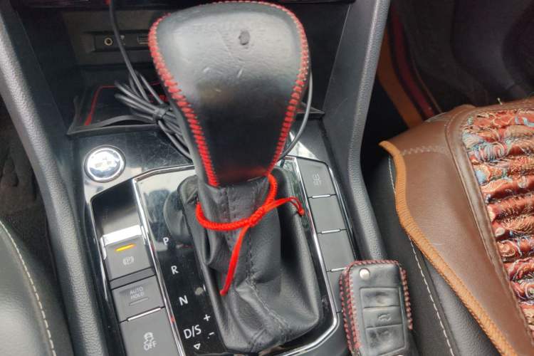 Used Volkswagen Tiguan L 2018 380TSI Automatic All-Wheel Drive Luxury Edition Gear Lever