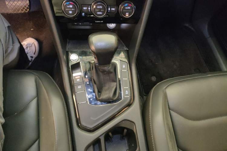 Used Volkswagen Tiguan L 2018 330TSI Automatic Two-Wheel Drive Luxury Edition Gear Lever