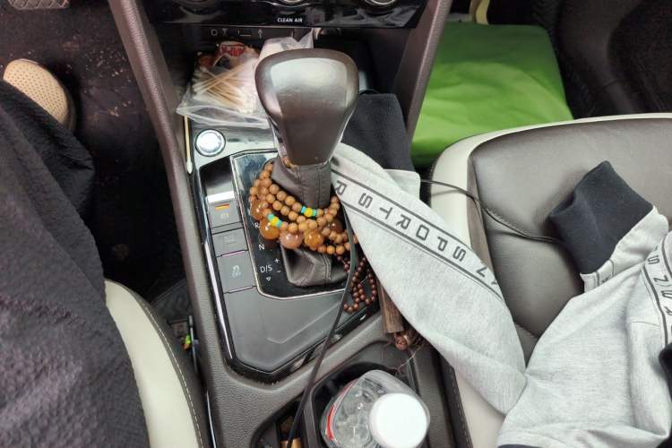 Used Volkswagen Tiguan L 2018 380TSI Automatic All-Wheel Drive Luxury Edition Gear Lever