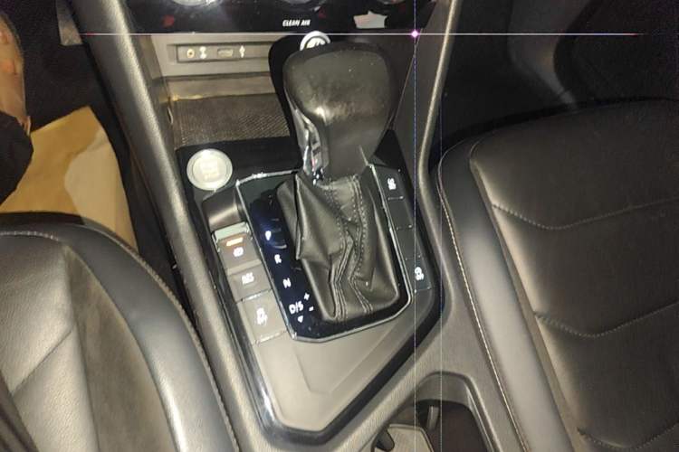 Used Volkswagen Tiguan L 2018 Revised Version 380TSI Automatic All-Wheel Drive Luxury Edition Gear Lever