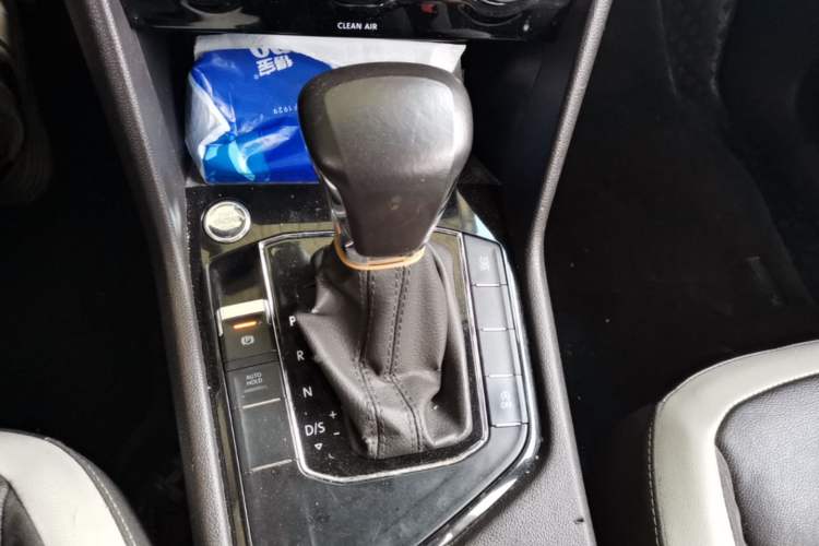 Used Volkswagen Tiguan L 2018 330TSI Automatic Two-Wheel Drive Luxury Edition Gear Lever