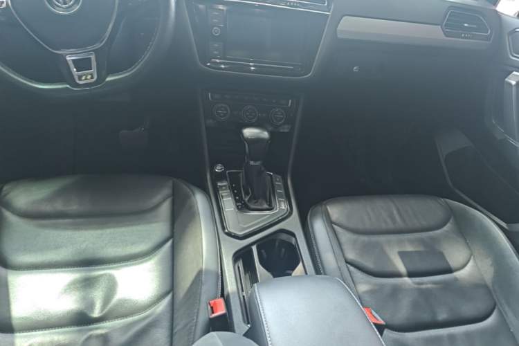 Used Volkswagen Tiguan L 2018 Facelift 330TSI Automatic Two-Wheel Drive Luxury Edition Gear Lever