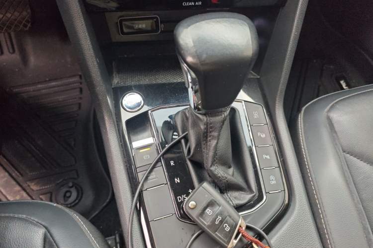 Used Volkswagen Tiguan L 2018 330TSI Automatic Two-Wheel Drive Luxury Edition Gear Lever