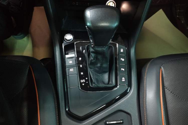 Used Volkswagen Tiguan L 2018 330TSI Automatic Two-Wheel Drive Flagship Edition Gear Lever