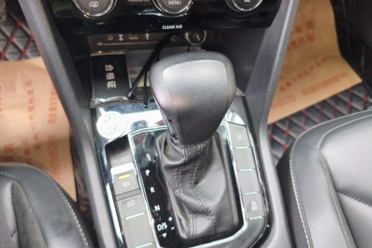 Used Volkswagen Tiguan L 2018 330TSI Automatic Two-Wheel Drive Luxury Edition Gear Lever