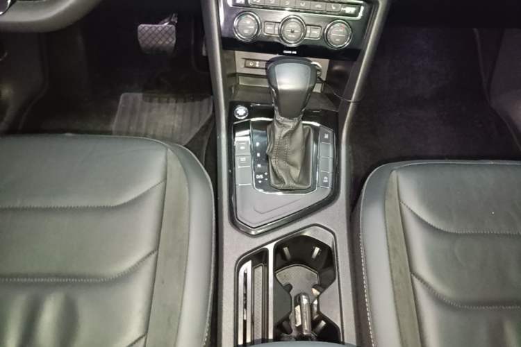 Used Volkswagen Tiguan L 2018 330TSI Automatic Two-Wheel Drive Luxury Edition Gear Lever