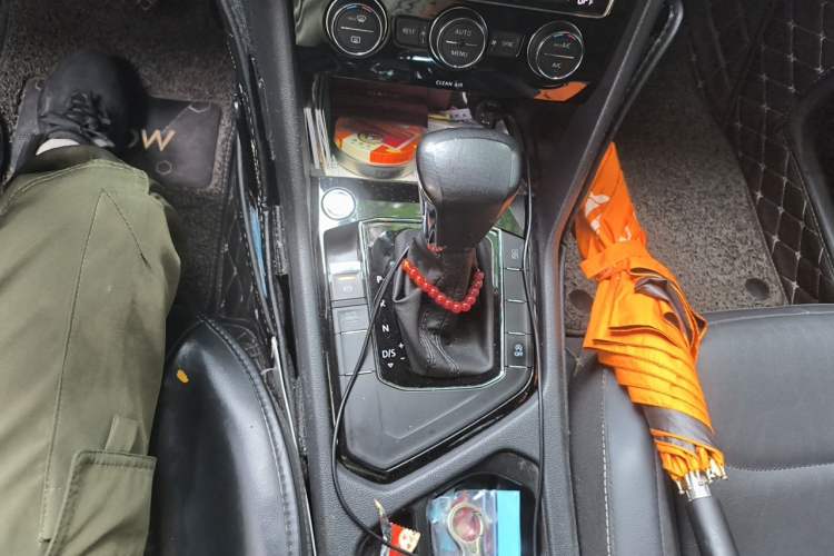 Used Volkswagen Tiguan L 2018 330TSI Automatic Two-Wheel Drive Comfort Edition Gear Lever