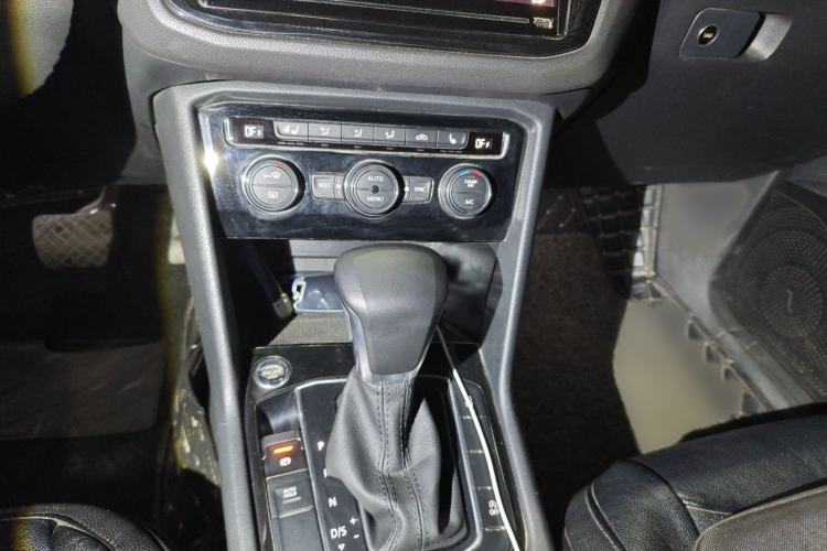 Used Volkswagen Tiguan L 2018 Facelift 330TSI Automatic Two-Wheel Drive Luxury Edition Gear Lever