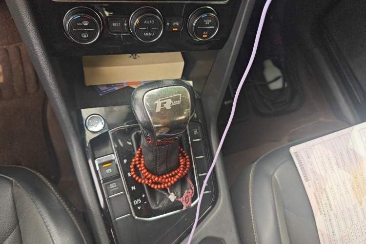 Used Volkswagen Tiguan L 2018 330TSI Automatic Two-Wheel Drive Luxury Edition Gear Lever