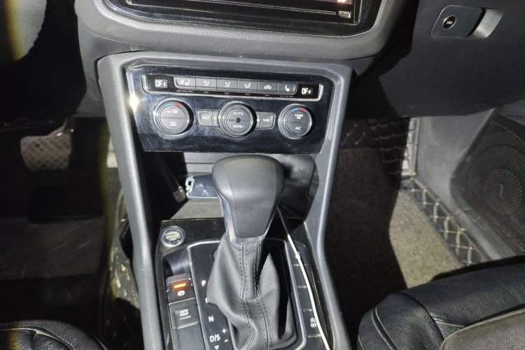 Used Volkswagen Tiguan L 2018 Facelift 330TSI Automatic Two-Wheel Drive Luxury Edition Gear Lever