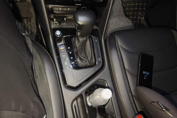 Used Volkswagen Tiguan L 2018 380TSI Automatic All-Wheel Drive Luxury Edition Gear Lever