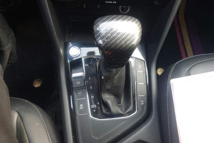 Used Volkswagen Tiguan L 2018 380TSI Automatic All-Wheel Drive Luxury Edition Gear Lever