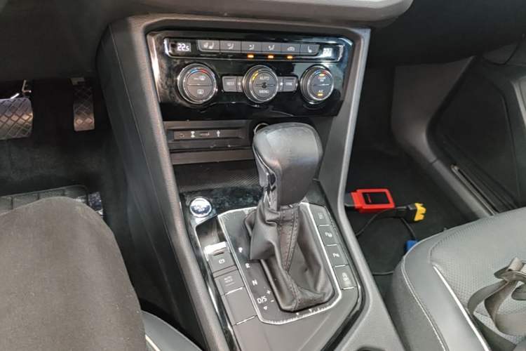 Used Volkswagen Tiguan L 2018 Revised 330TSI Automatic Two-Wheel Drive Flagship Edition Gear Lever