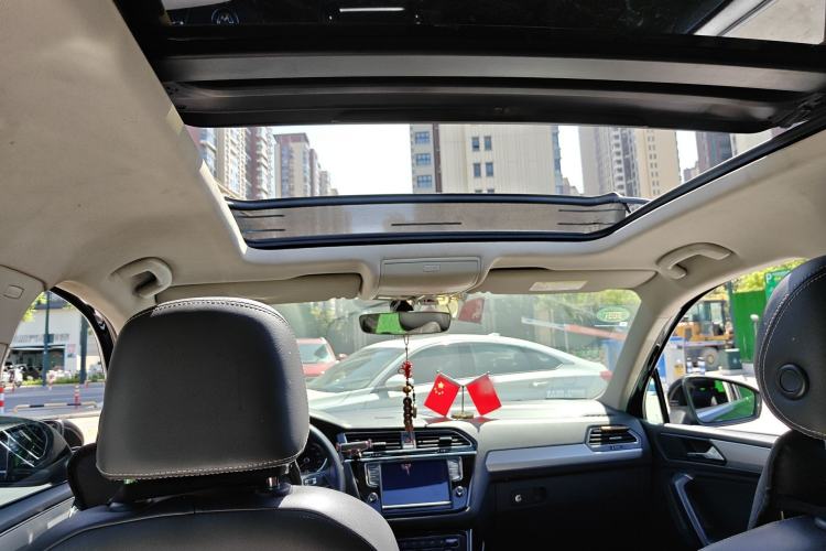 Used Volkswagen Tiguan L 2018 330TSI Automatic Two-Wheel Drive Luxury Edition Headliner