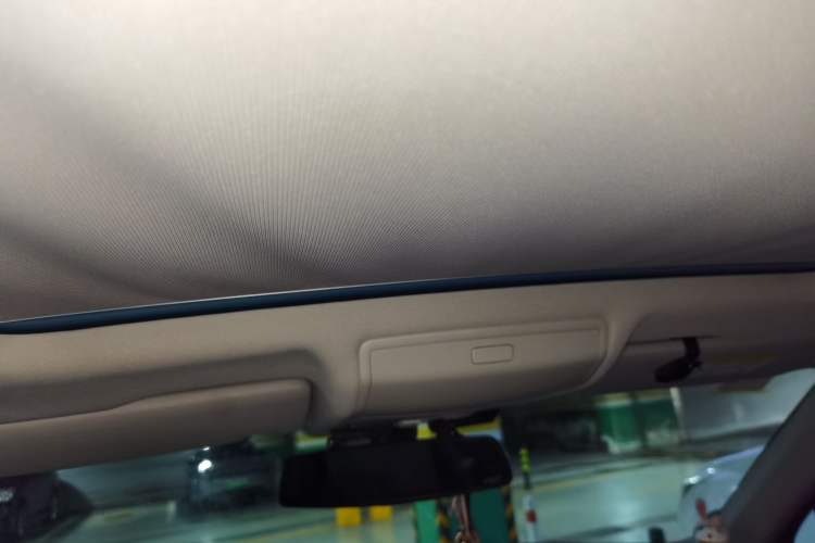 Used Volkswagen Tiguan L 2018 330TSI Automatic Two-Wheel Drive Luxury Edition Headliner