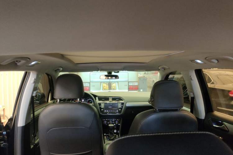 Used Volkswagen Tiguan L 2018 330TSI Automatic Two-Wheel Drive Luxury Edition Headliner