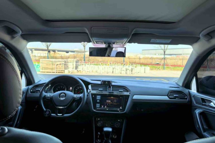 Used Volkswagen Tiguan L 2018 Facelift 330TSI Automatic Two-Wheel Drive Luxury Edition Interior 1