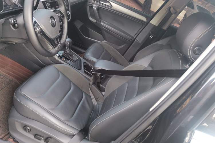 Used Volkswagen Tiguan L 2018 330TSI Automatic Two-Wheel Drive Luxury Edition Interior 1