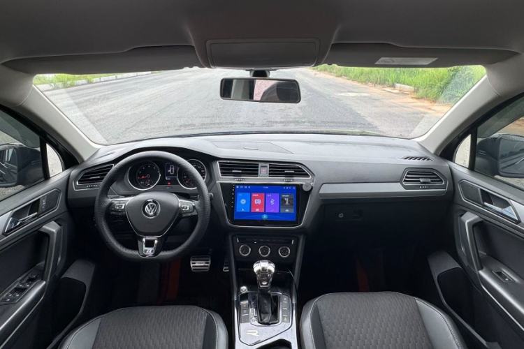 Used Volkswagen Tiguan L 2018 330TSI Automatic Two-Wheel Drive Luxury Edition Interior 1