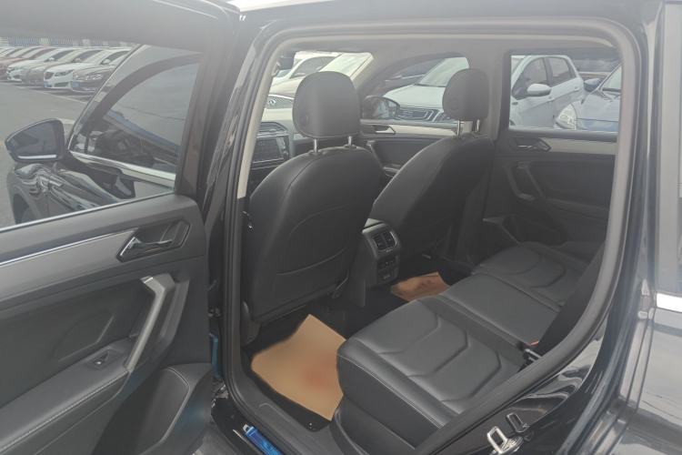 Used Volkswagen Tiguan L 2018 380TSI Automatic All-Wheel Drive Luxury Edition Interior 2