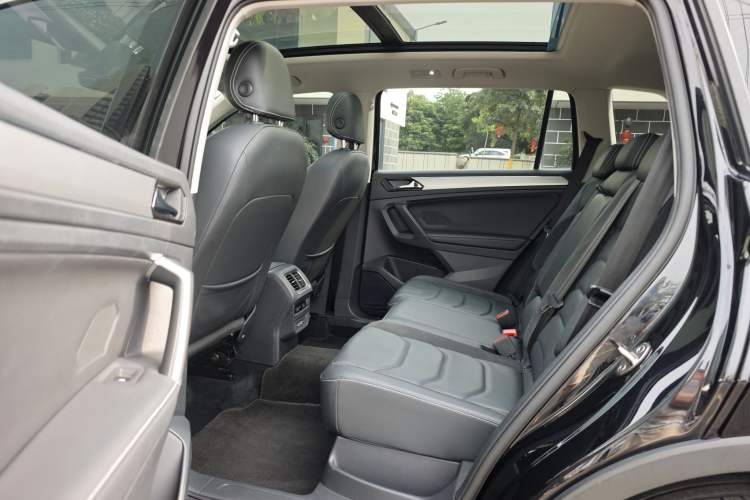 Used Volkswagen Tiguan L 2018 Facelift 330TSI Automatic Two-Wheel Drive Luxury Edition Interior 2