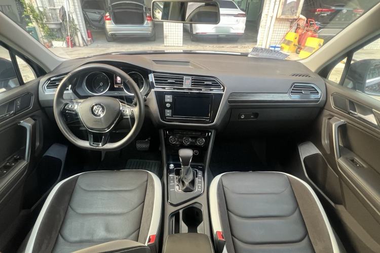 Used Volkswagen Tiguan L 2018 Revised Version 330TSI Automatic Two-Wheel Drive Comfort Edition Interior 2