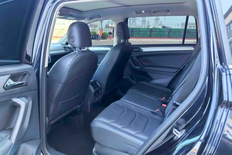 Used Volkswagen Tiguan L 2018 Facelift 330TSI Automatic Two-Wheel Drive Luxury Edition Interior 3