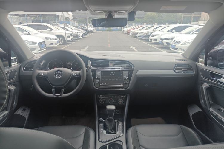 Used Volkswagen Tiguan L 2018 380TSI Automatic All-Wheel Drive Luxury Edition Interior 3