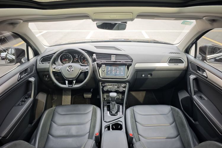 Used Volkswagen Tiguan L 2018 Facelift 330TSI Automatic Two-Wheel Drive Luxury Edition Interior 3