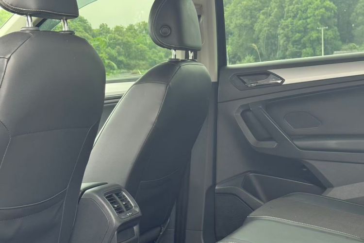 Used Volkswagen Tiguan L 2018 330TSI Automatic Two-Wheel Drive Luxury Edition Interior 3