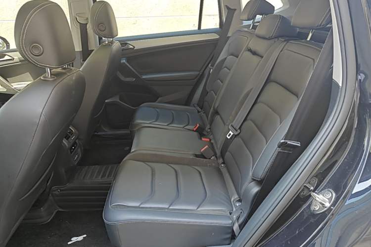 Used Volkswagen Tiguan L 2018 Facelift 330TSI Automatic Two-Wheel Drive Luxury Edition Interior 4