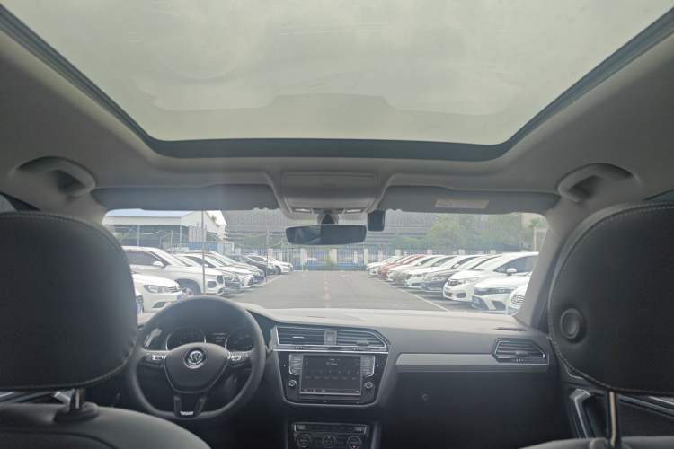 Used Volkswagen Tiguan L 2018 380TSI Automatic All-Wheel Drive Luxury Edition Interior 4