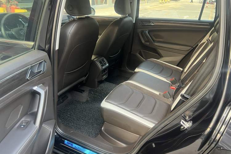 Used Volkswagen Tiguan L 2018 Revised Version 330TSI Automatic Two-Wheel Drive Comfort Edition Interior 4