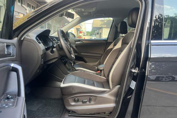 Used Volkswagen Tiguan L 2018 Revised Version 330TSI Automatic Two-Wheel Drive Comfort Edition Interior 5
