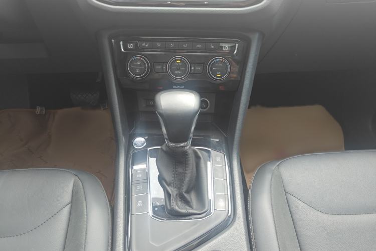 Used Volkswagen Tiguan L 2018 380TSI Automatic All-Wheel Drive Luxury Edition Interior 6