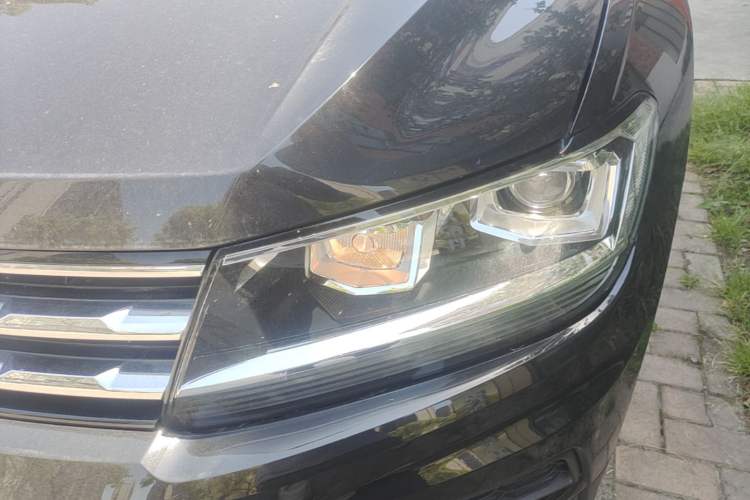 Used Volkswagen Tiguan L 2018 Revised Version 330TSI Automatic Two-Wheel Drive Trendy Edition Left Front Headlight