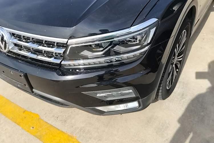 Used Volkswagen Tiguan L 2018 380TSI Automatic All-Wheel Drive Luxury Edition Left Front Headlight