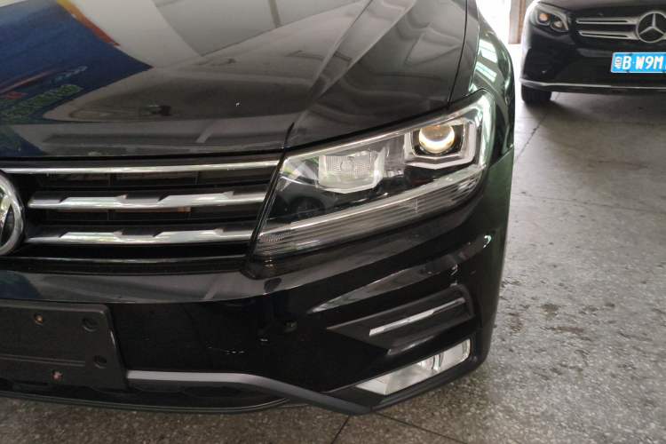 Used Volkswagen Tiguan L 2018 Revised Version 330TSI Automatic Two-Wheel Drive Comfort Edition Left Front Headlight