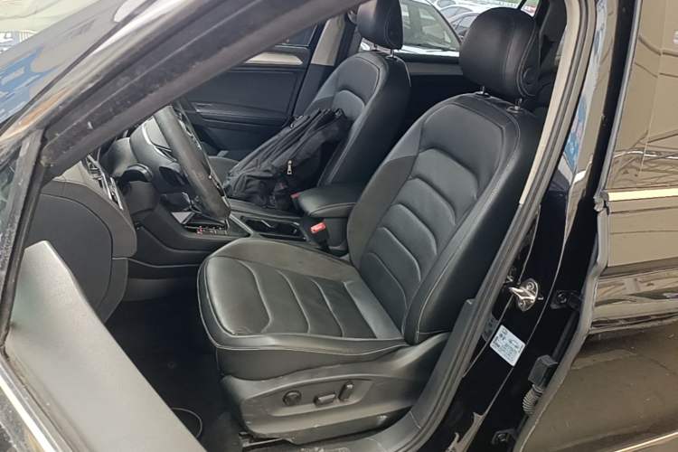 Used Volkswagen Tiguan L 2018 Revised Version 330TSI Automatic Two-Wheel Drive Comfort Edition Left Front Seat