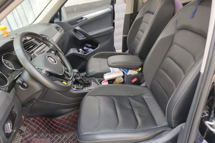 Used Volkswagen Tiguan L 2018 Facelift 330TSI Automatic Two-Wheel Drive Luxury Edition Left Front Seat