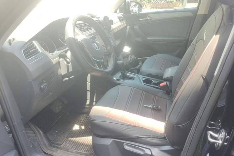 Used Volkswagen Tiguan L 2018 Revised Version 330TSI Automatic Two-Wheel Drive Trendy Edition Left Front Seat
