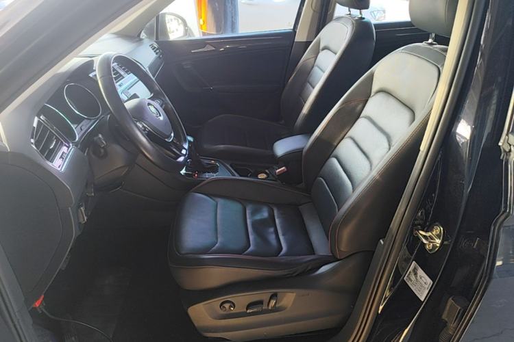 Used Volkswagen Tiguan L 2018 Revised 330TSI Automatic Two-Wheel Drive Flagship Edition Left Front Seat