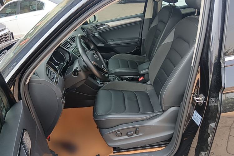 Used Volkswagen Tiguan L 2018 Facelift 330TSI Automatic Two-Wheel Drive Luxury Edition Left Front Seat