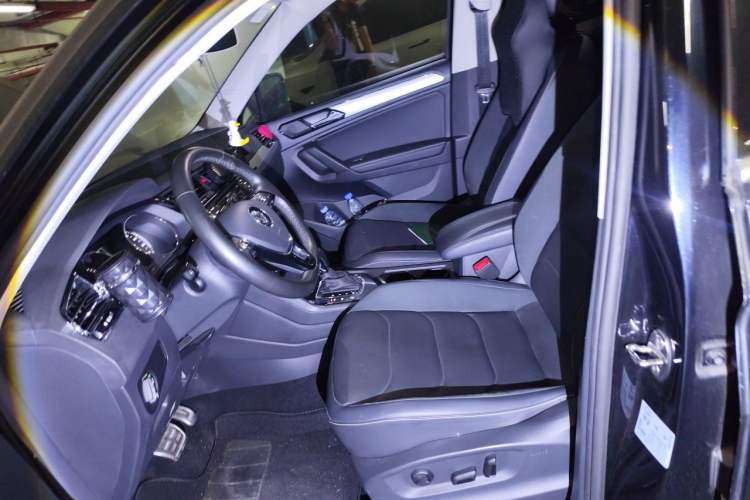 Used Volkswagen Tiguan L 2018 380TSI Automatic All-Wheel Drive Luxury Edition Left Front Seat