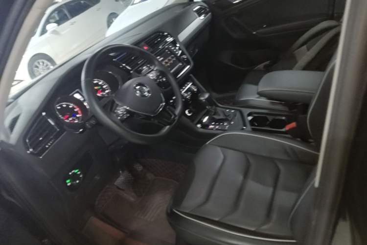Used Volkswagen Tiguan L 2018 330TSI Automatic Two-Wheel Drive Flagship Edition Left Front Seat