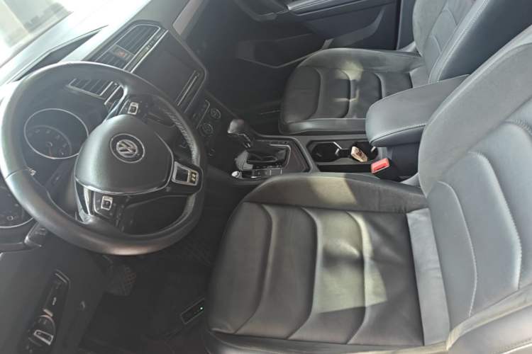Used Volkswagen Tiguan L 2018 Facelift 330TSI Automatic Two-Wheel Drive Luxury Edition Left Front Seat